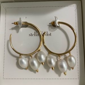 Stella & Dot Natriella Pearl Hoops